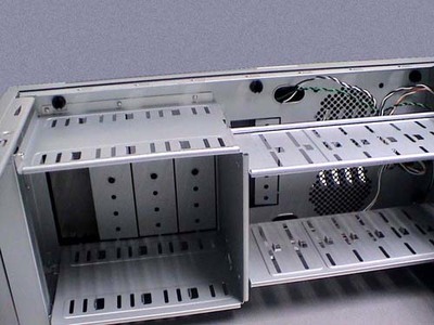 晶莹的空间——HKC月光骑士8007机箱通讯设备评测
