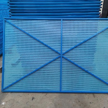 建筑外围防坠落爬架安全网与通讯设备的协同应用与安全管理